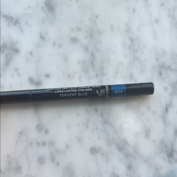 CHANEL Fervent Blue Eyeliner - Picture 2 of 4